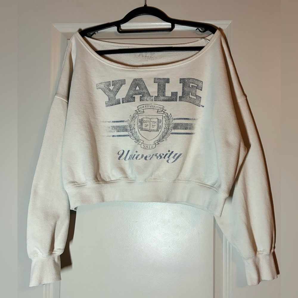 Yale University Cropped Off-The-Shoulder Sweatshirt in White/Navy Size Large - Picture 1 of 3